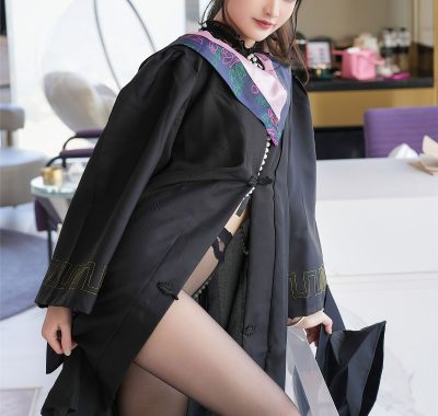 YOUMI 尤蜜荟 Vol.1064 鱼尾fish套图的曲线魅力：连裤袜与翘臀的优雅交响