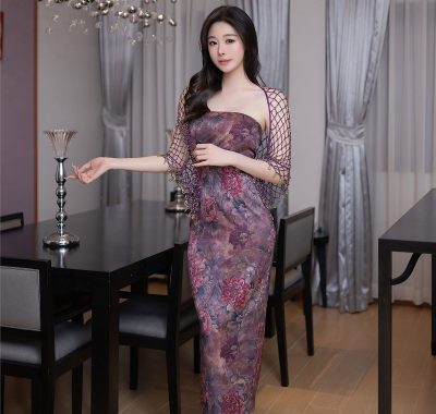 XiuRen 秀人 Vol.8523 小逗逗套图的衬衫诱惑：黑丝映衬下的青春翘影