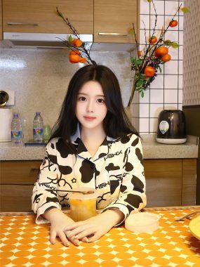 XiuRen 秀人 Vol.8517 衬衫轻舞：小薯条nienie套图的青春日常