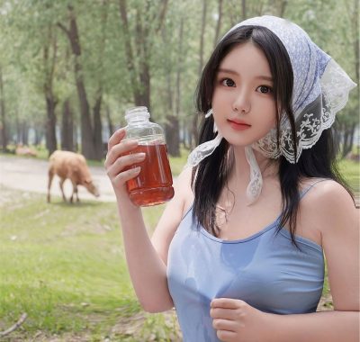 XiuRen 秀人 Vol.8777 尤里梦境：小薯条的黑发魅力与紧身衣塑形