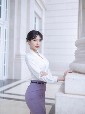 XiuRen 秀人 Vol.8700 陆萱萱：透明魅力，夹克与衬衫的青春律动