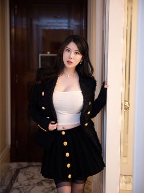 白茹雪：单车轻骑，翘臀曼妙的青春律动