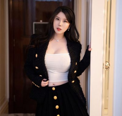 白茹雪：单车轻骑，翘臀曼妙的青春律动