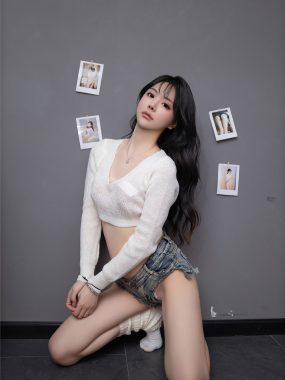 XiuRen 秀人 Vol.8458 赤足青春：幼幼的轻盈足印